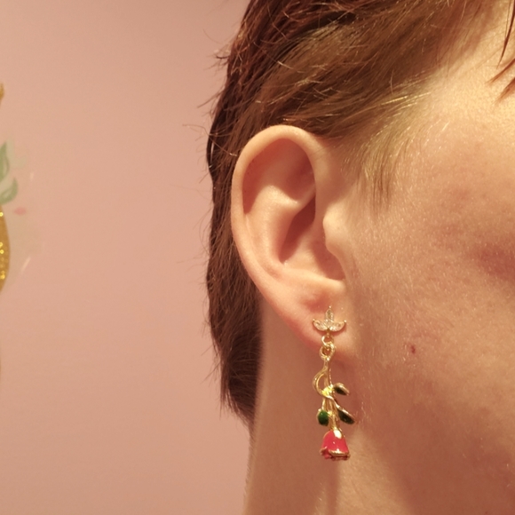 17k gold rose earrings - Picture 2 of 2